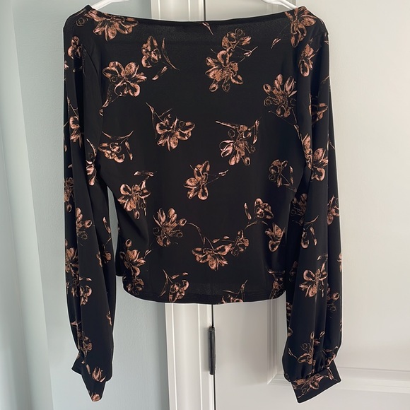 Large Crop Top Long Sleeve Top - Picture 4 of 4
